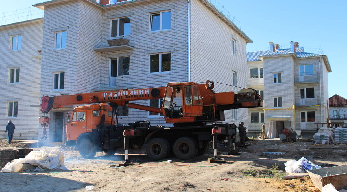 В брянском Стародубе продолжается строительство пяти трехэтажных домов