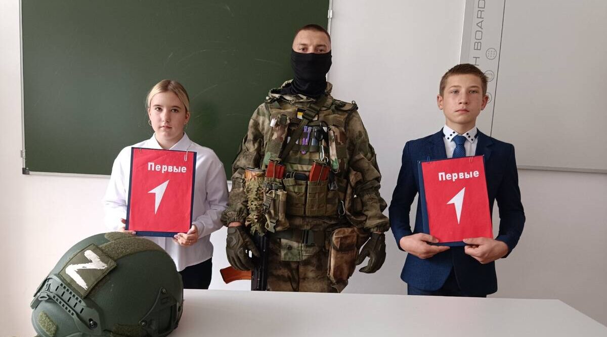 Школьники Стародубского округа встретились с участником боевых действий