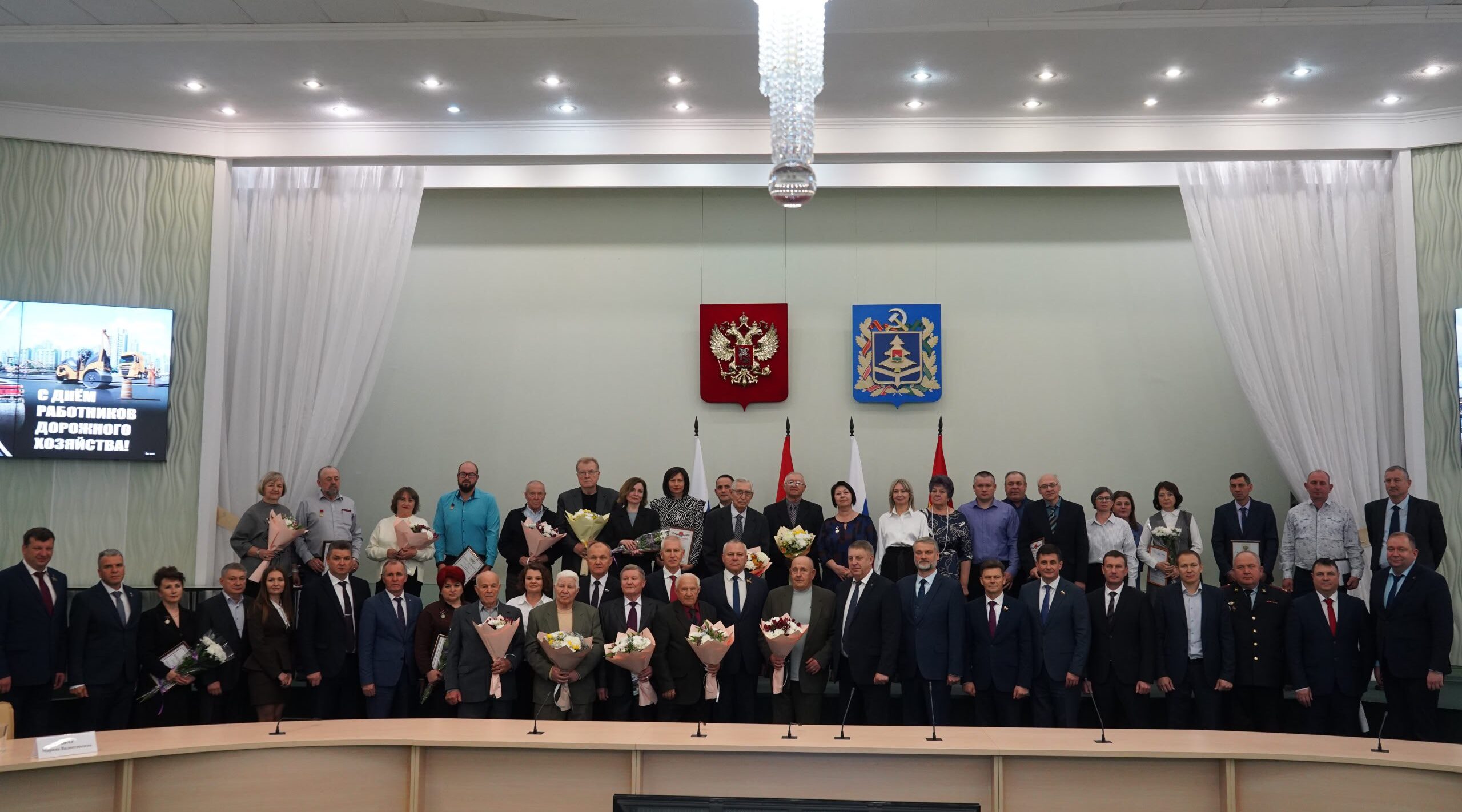 Александр Богомаз поздравил брянцев с Днем работников дорожного хозяйства