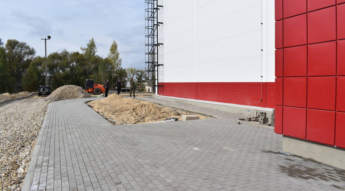 В брянской  Клетне благоустраивают территорию строящегося СОК