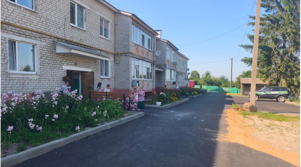 В Мглине благоустроили три двора в рамках нацпроекта