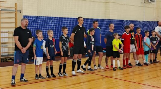 В преддверии Дня отца в Сураже прошел футбольный турнир