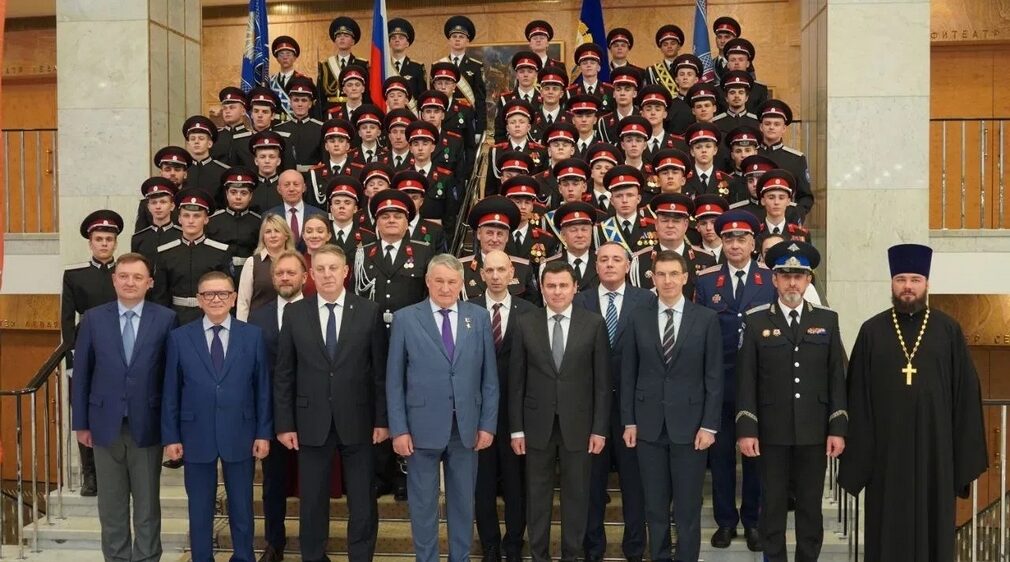 Стародубский казачий кадетский корпус получил переходящее знамя Президента России