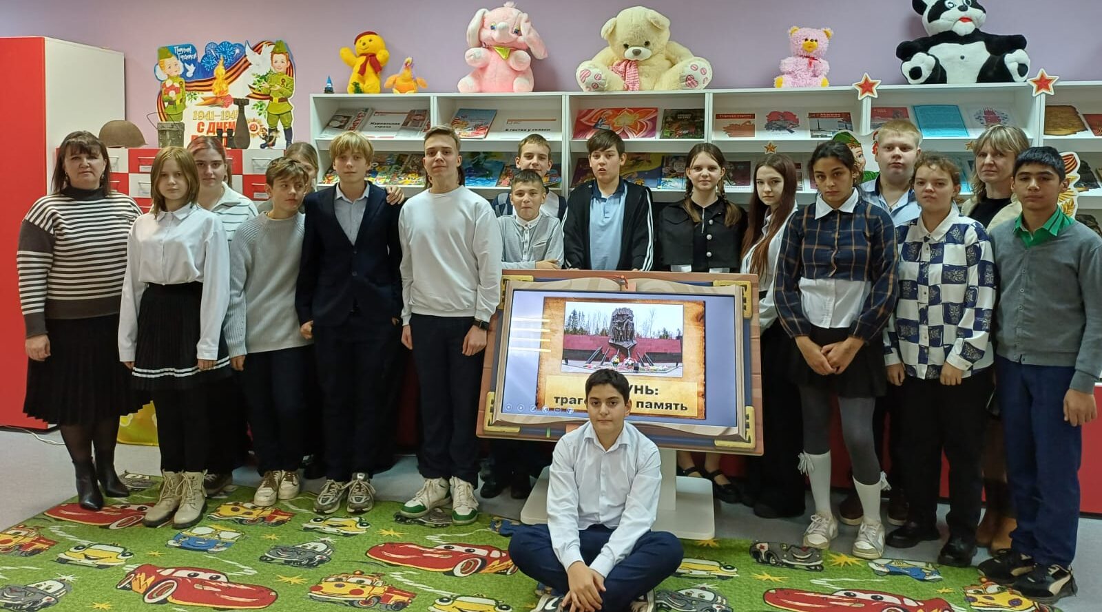 В Карачевской библиотеке прошел патриотический час в память о трагедии Хацуни