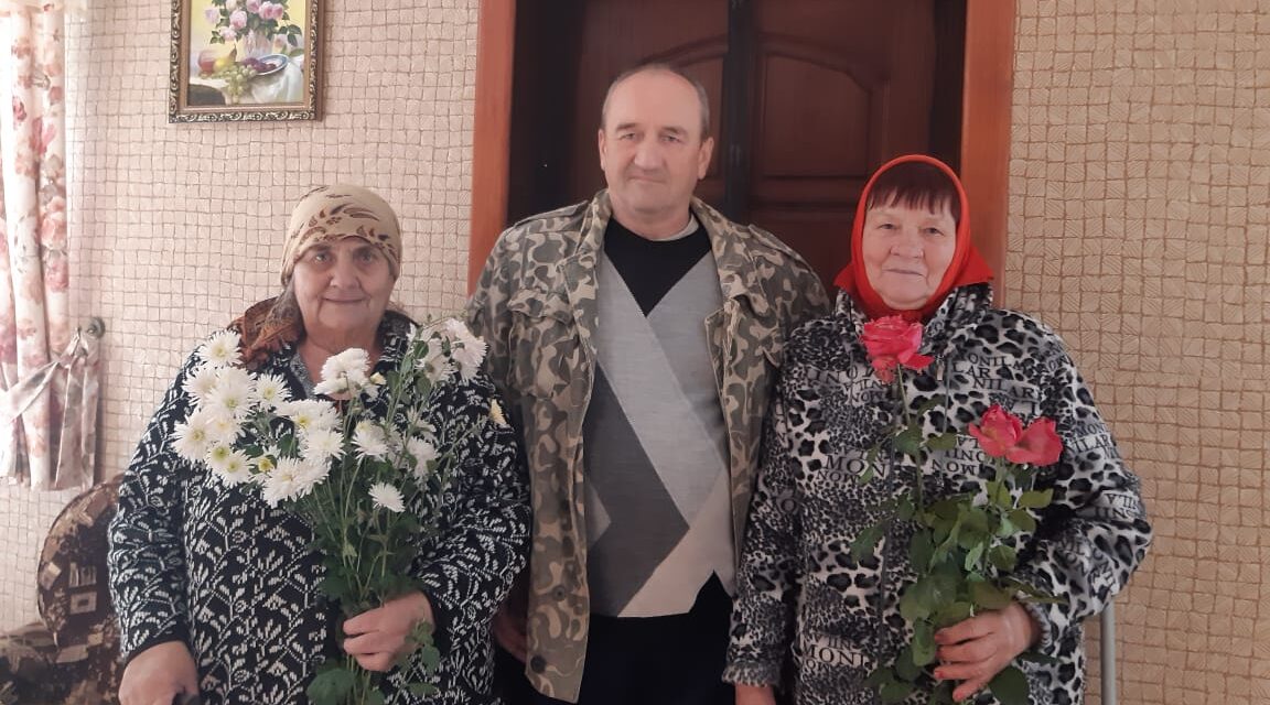 Работники культуры поздравили односельчан с Днем пожилого человека