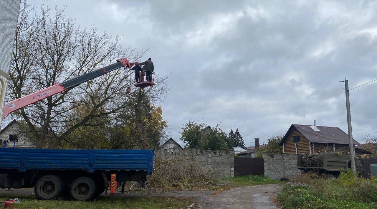 В Карачеве на улице Кузнечной начали очистку ливневой канавы