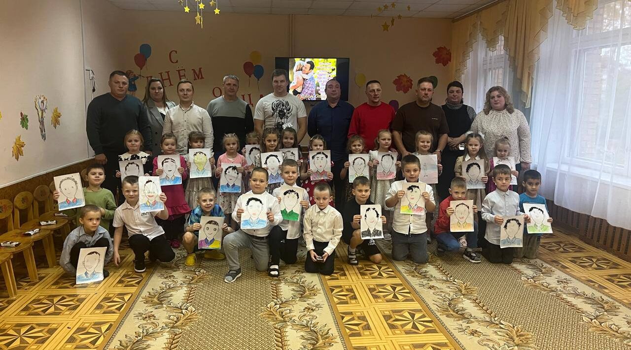 В Карачеве сотрудники отдела ЗАГС  провели в детском саду   День отца