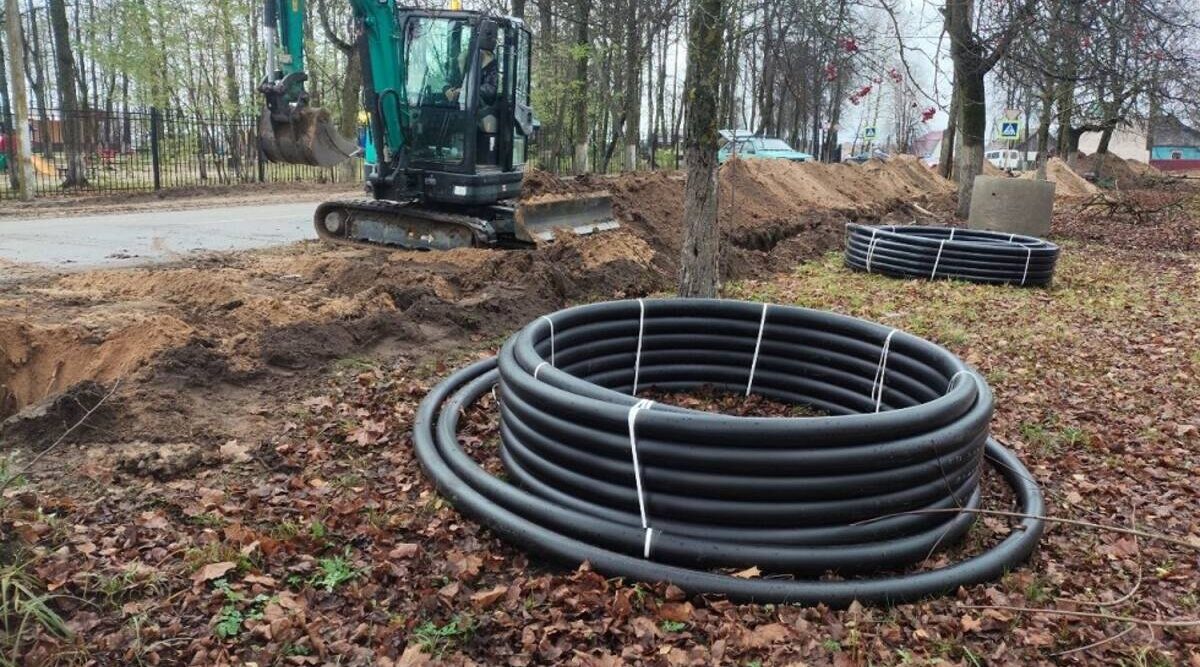 В брянской Клетне продолжают реконструировать  водопроводные сети