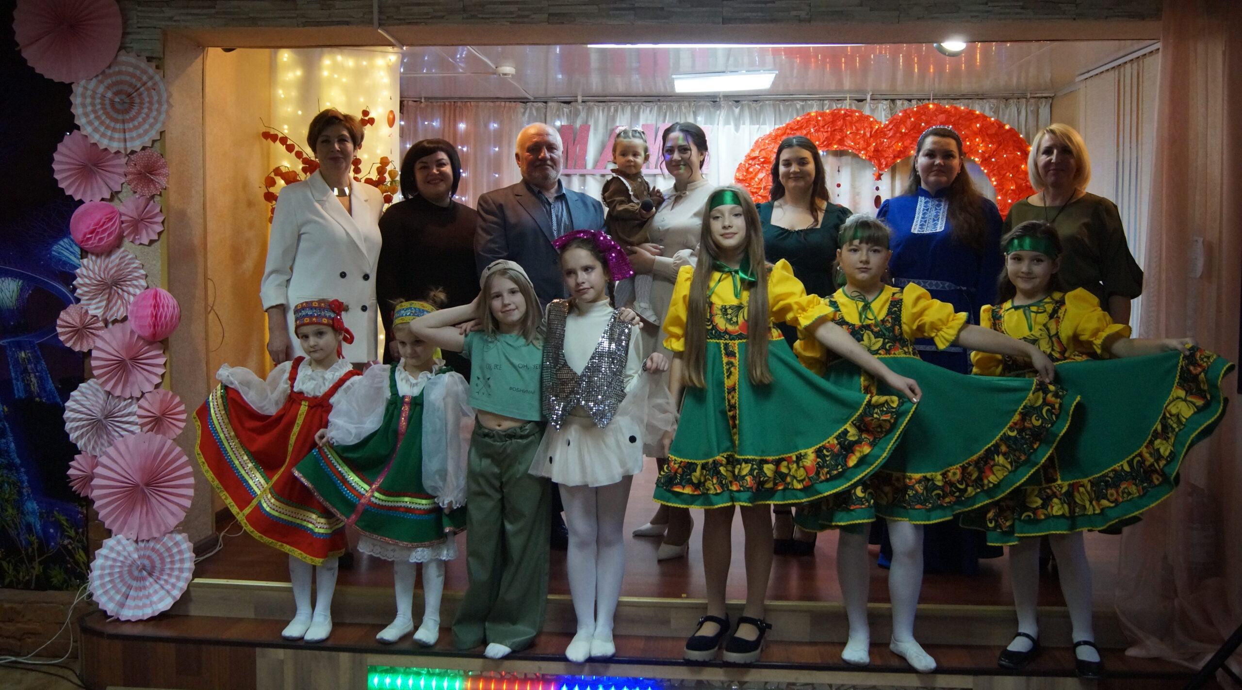 В Согласинском Доме культуры тепло поздравили мам с праздником