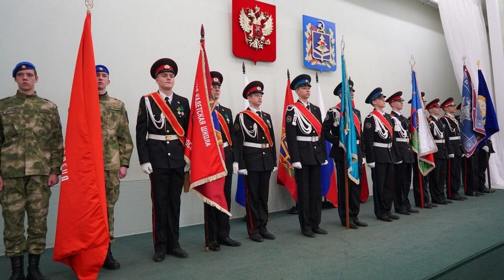 Копия Знамени Победы передана кадетам в память о героях-брянцах