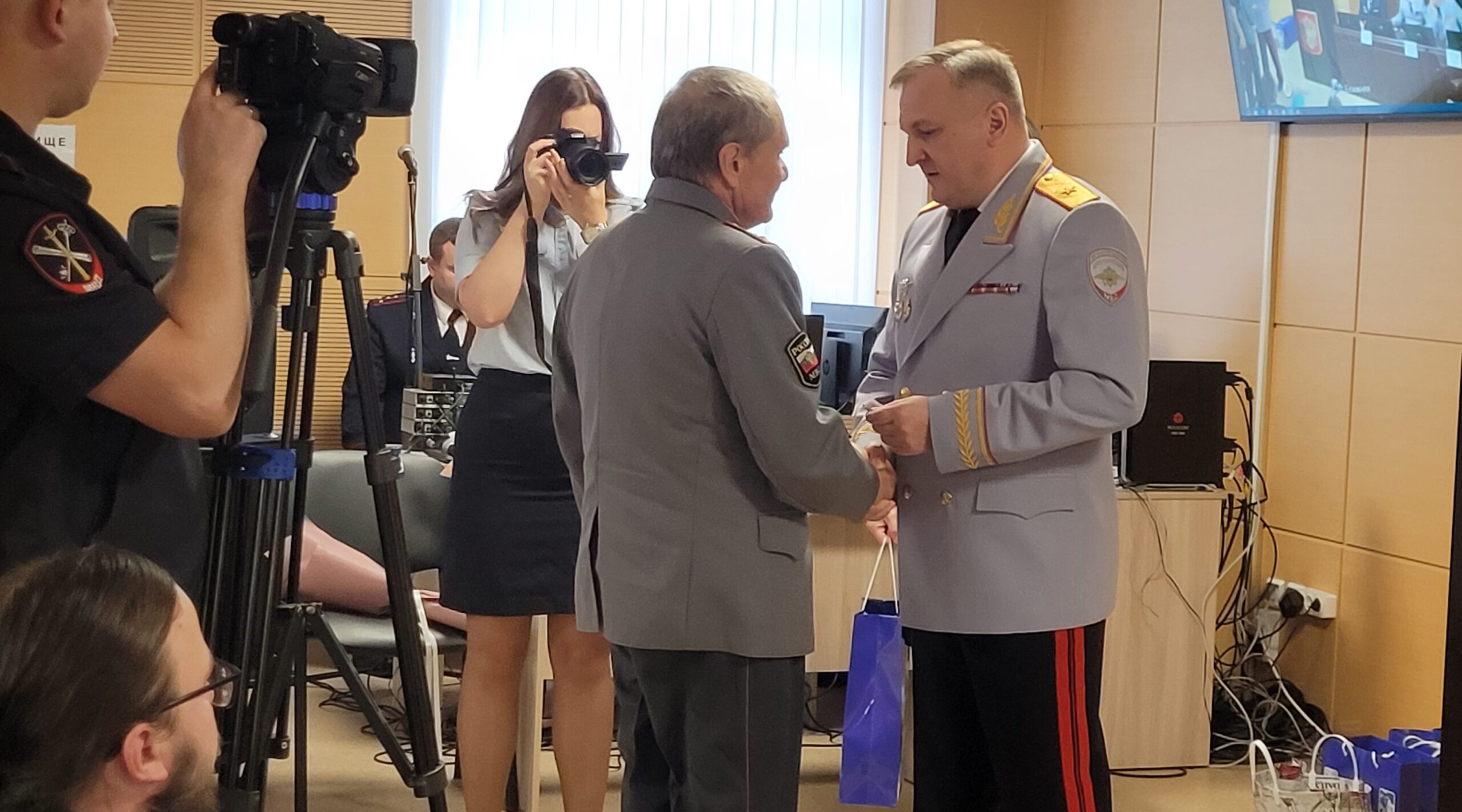 Ветеран Вячеслав Кондрашов награждён медалью МВД