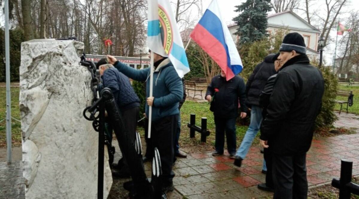 В брянском Погаре торжественно отметили День морской пехоты