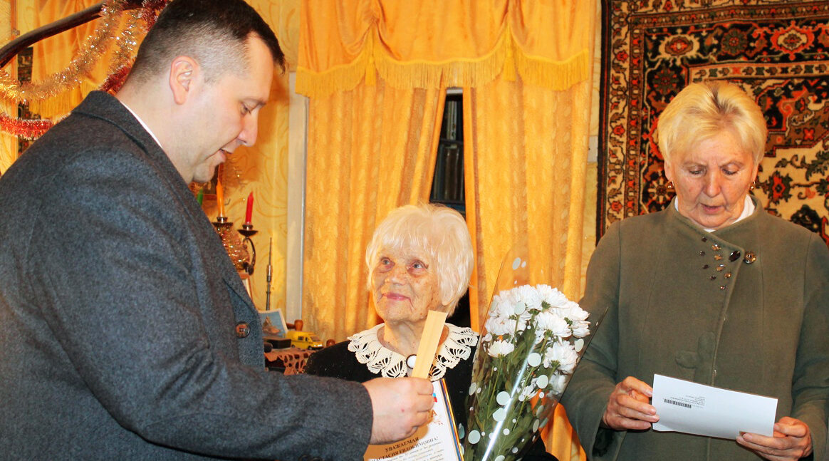 Жительница Карачева  Анастасия Носова празднует 95-летие