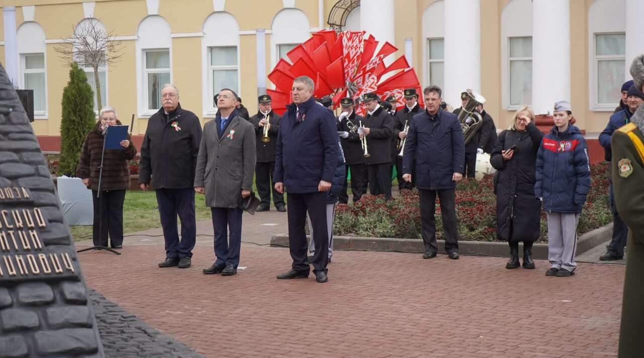 Губернатор Брянской области принял участие в открытии памятника маршалу Рокоссовскому в Гомеле