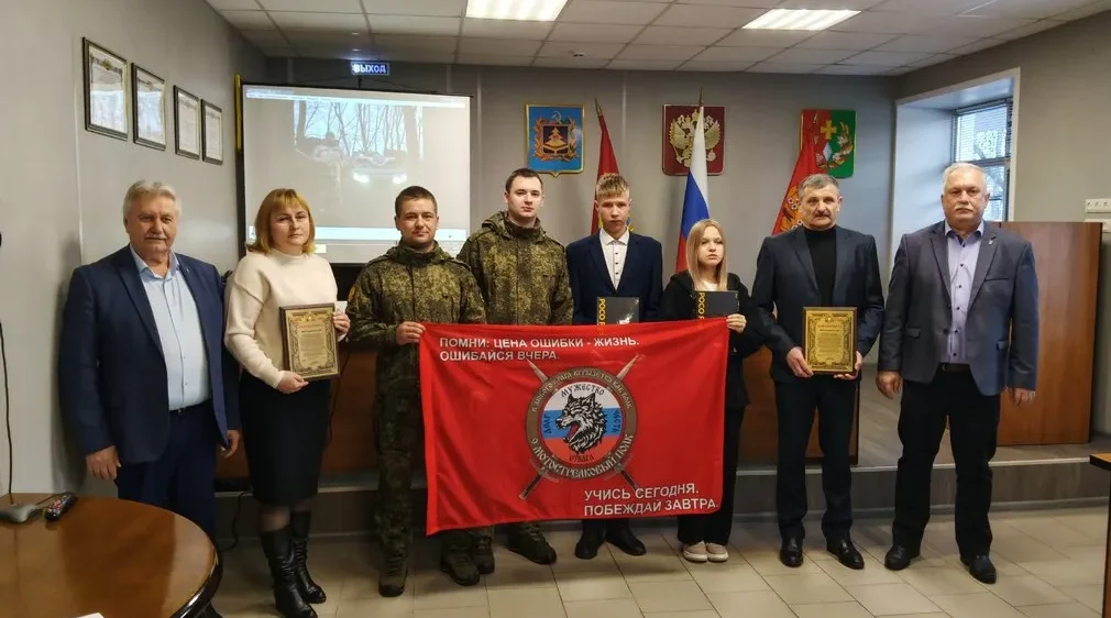 Военнослужащие передали новогодние подарки детям из приграничных населённых пунктов