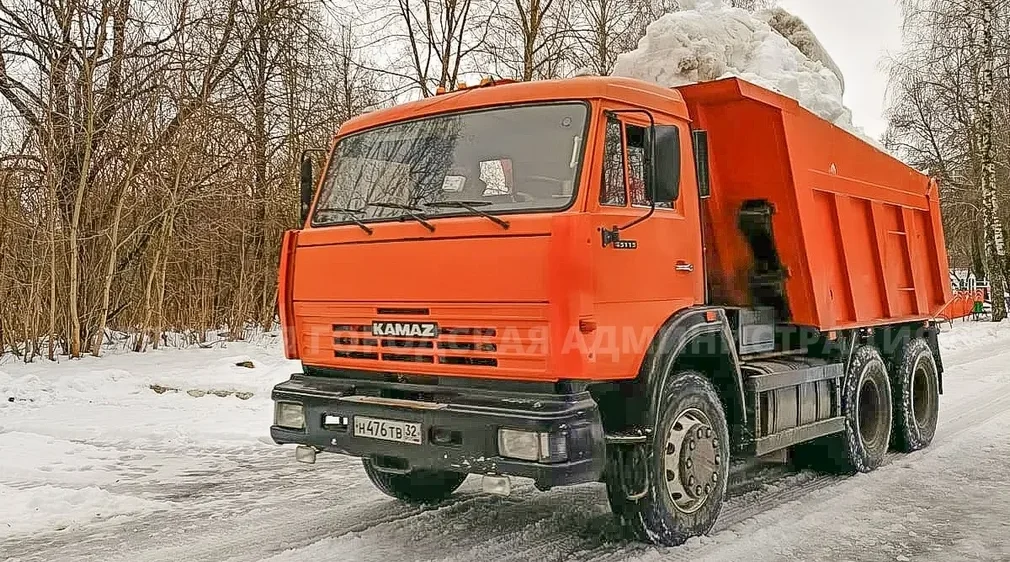 Дорожные службы Брянска ведут активную борьбу со снегом