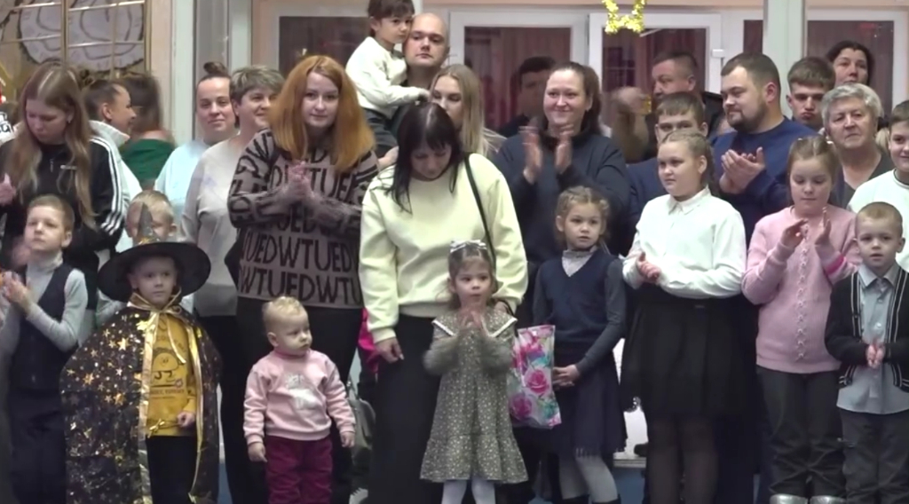 В Брянске провели новогоднюю ёлку для детей защитников Отечества и особенных семей