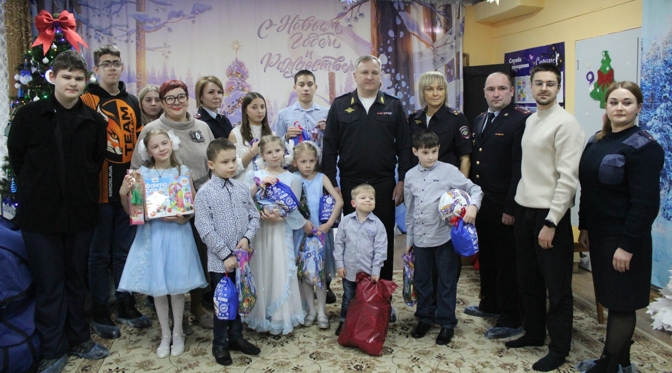 В Карачеве для воспитанников приюта п.Согласие устроили новогоднюю сказку