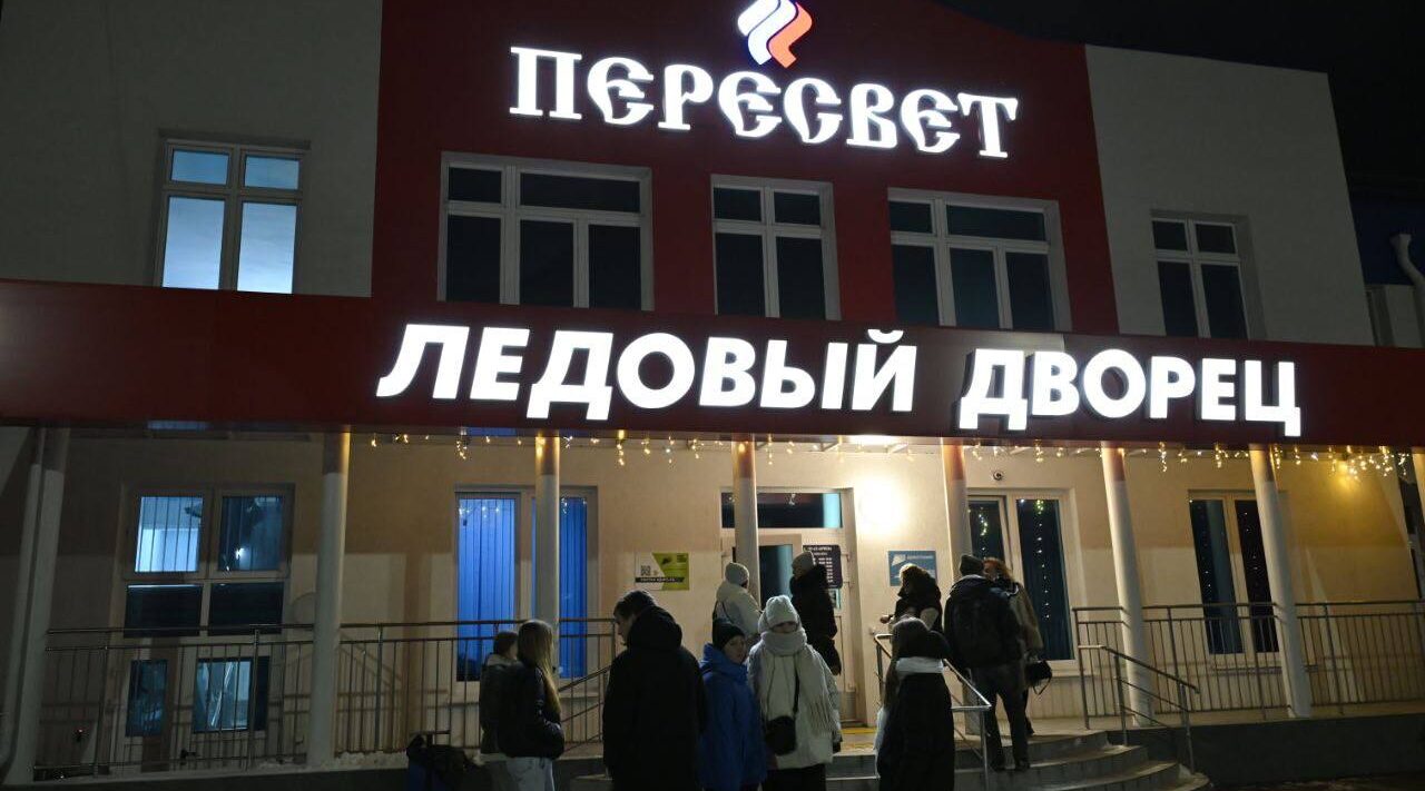 Губернатор Александр Богомаз участвовал в новогоднем хоккейном матче