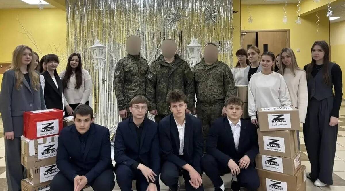 Стародубские школьникиш поздравили защитников Отечества с Новым годом