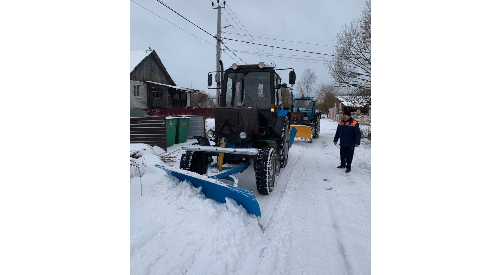 Карачевские дорожники вновь вышли на борьбу со снегопадом