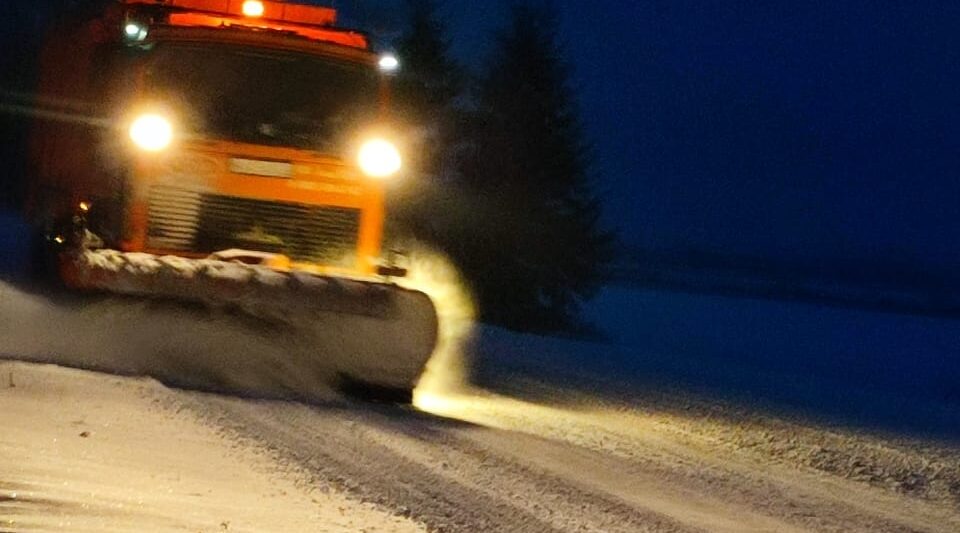 В Брянской области ведется круглосуточная очистка и обработка дорог