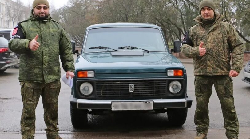 В Брянске председатель комитета областной Думы передал автомобиль подразделению Минобороны