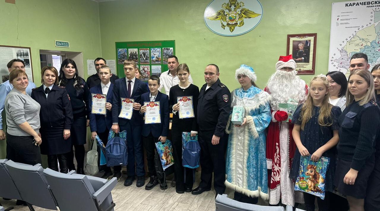 Школьники Карачевского района отличились на конкурсе «Новогодняя игрушка»