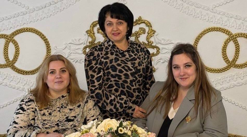 Карачевский отдел ЗАГС отмечает профессиональный праздник