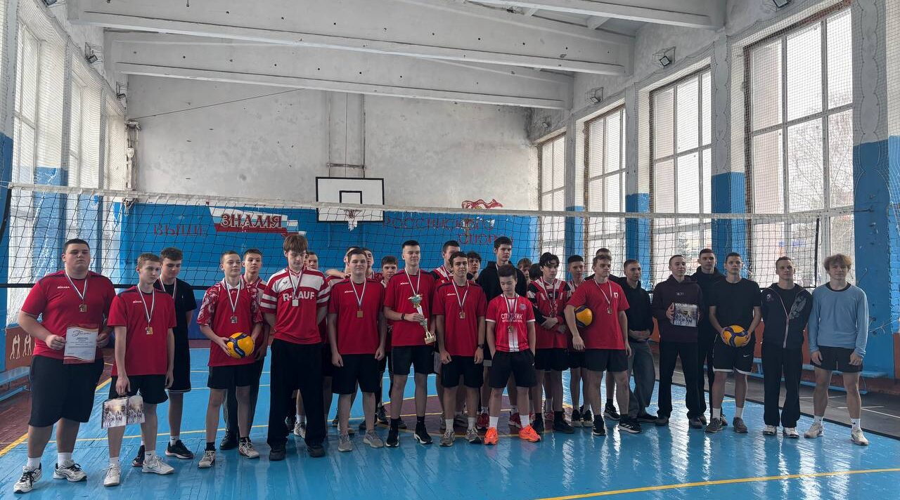 Новогодний волейбольный турнир определил сильнейших  Карачевского  района