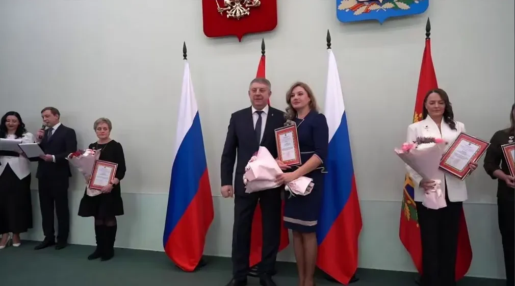 Губернатор Богомаз поздравил брянских журналистов с Днём российской печати