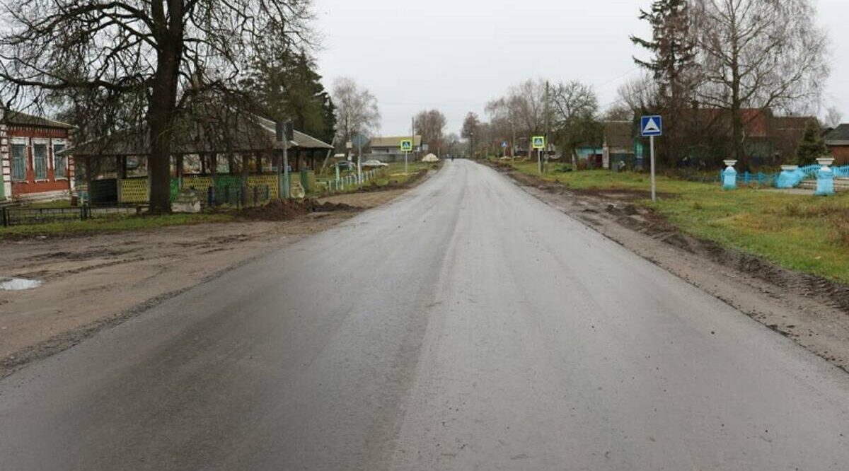 В Стародубском округе построили и отремонтировали десятки километров дорог