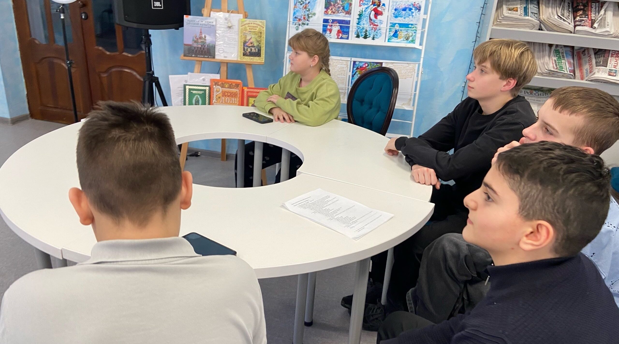 В Карачевской библиотеке прошёл мастер-класс по фотосъёмке для молодёжи