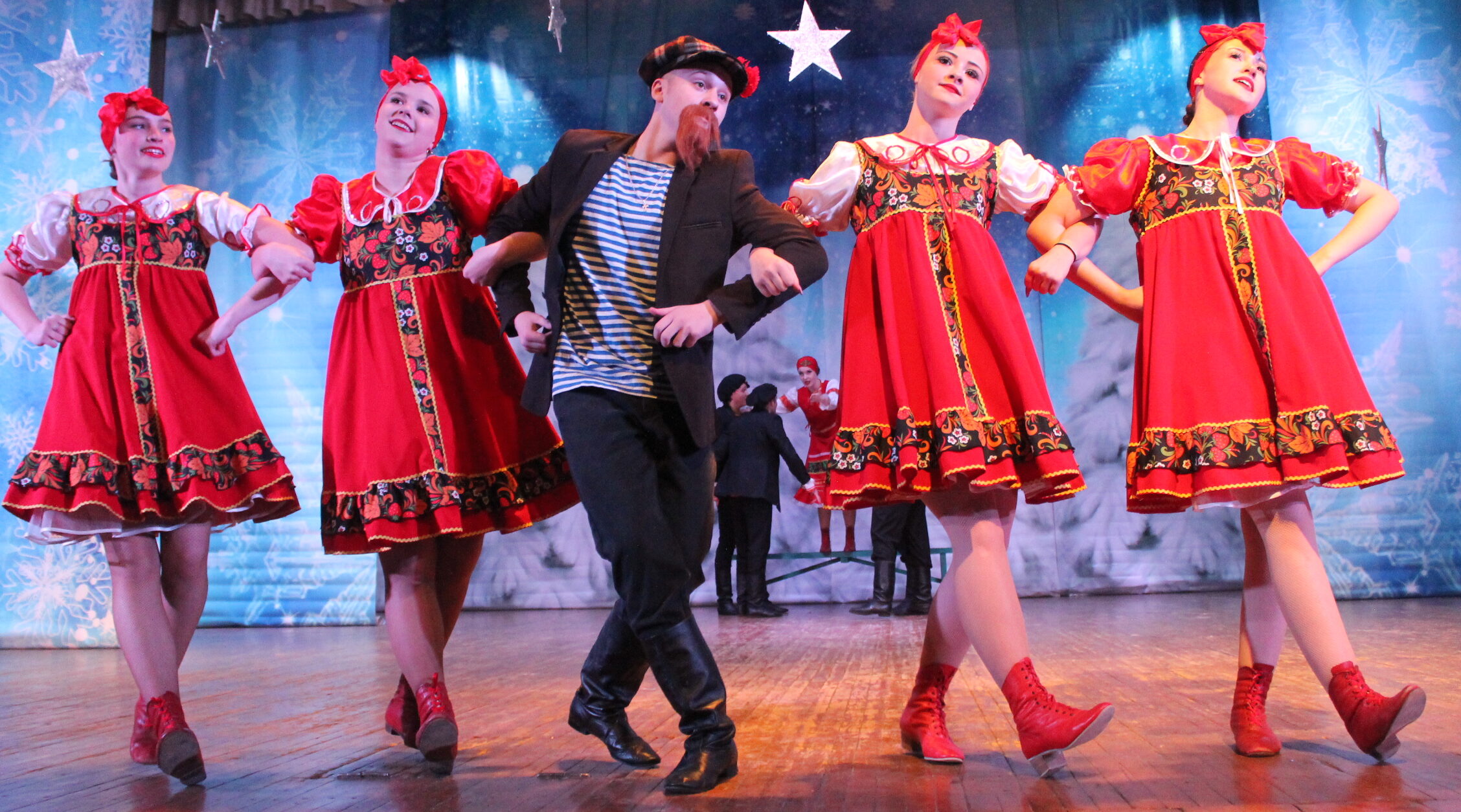 В Карачевском РДК прошел рождественский концерт «Карнавальная ночь-2026»