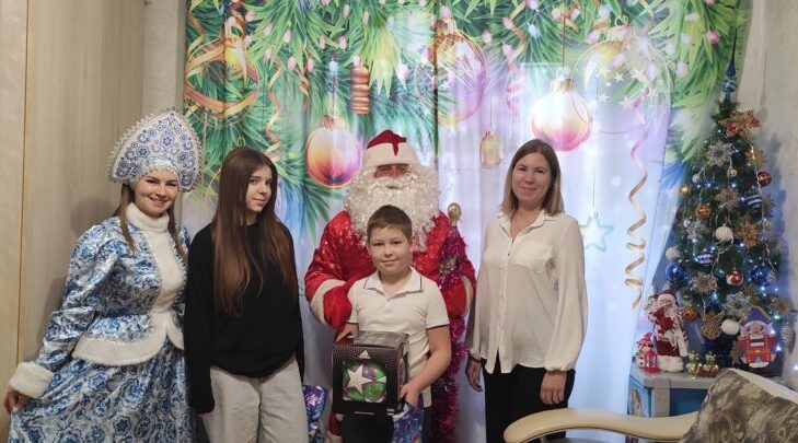 Галина Петушкова исполнила новогодние желания трубчевских детей