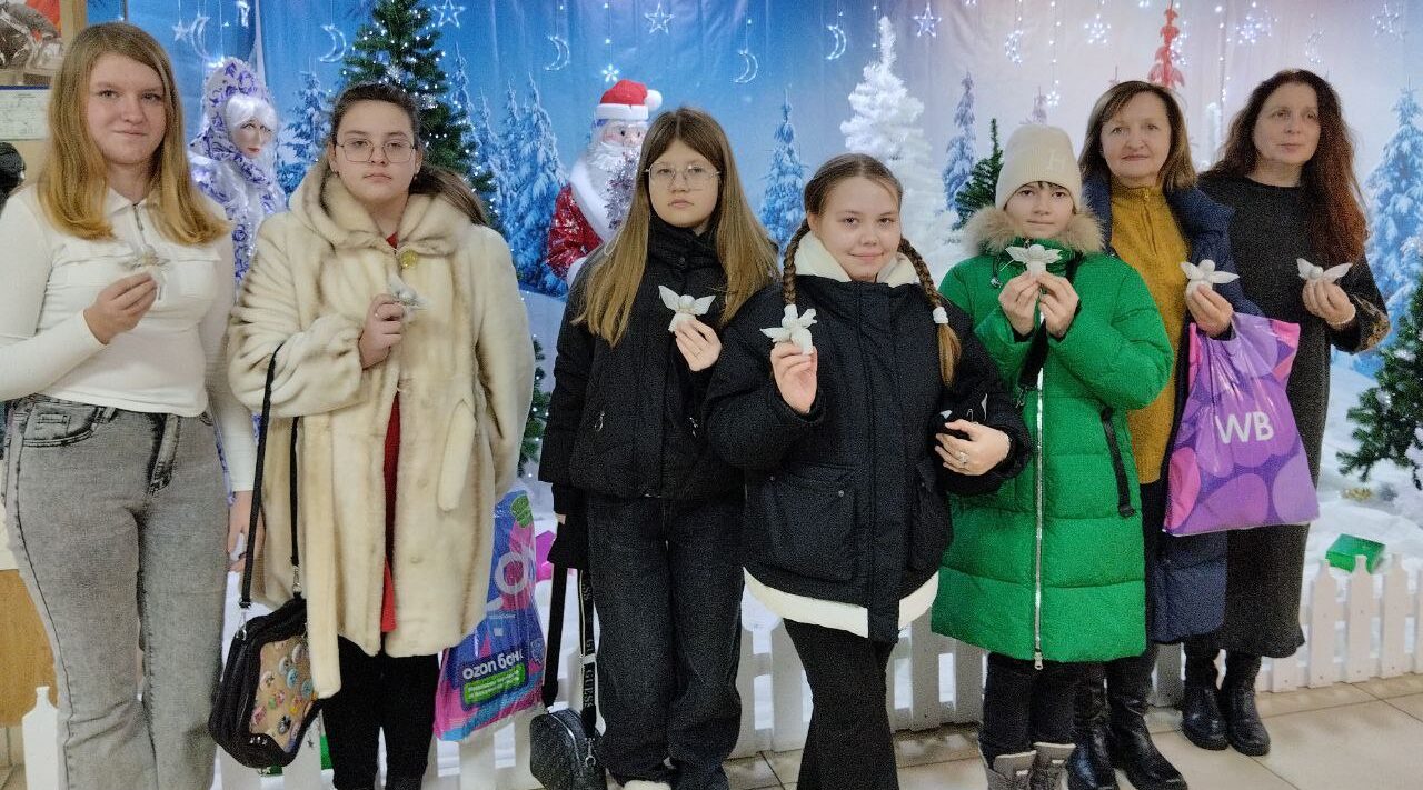 Юные карачевцы создали рождественских ангелов на творческом мастер-классе