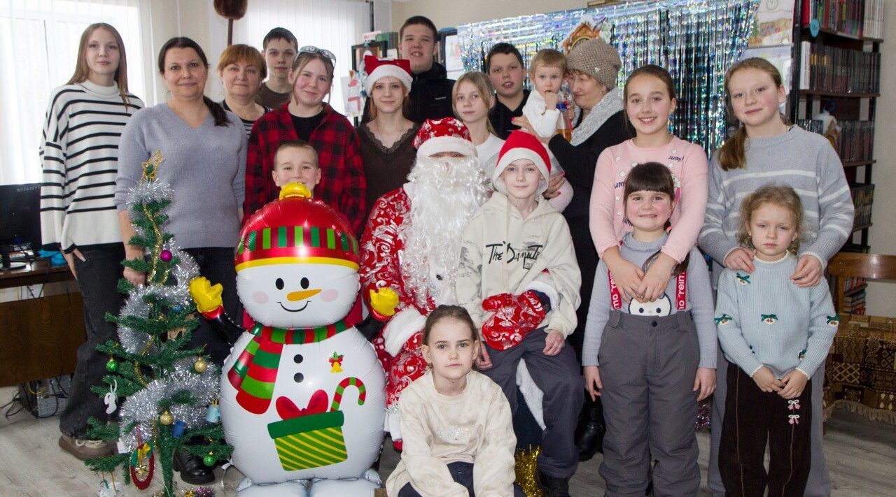 В Мылинской библиотеке прошло волшебное приключение с Дедом Морозом