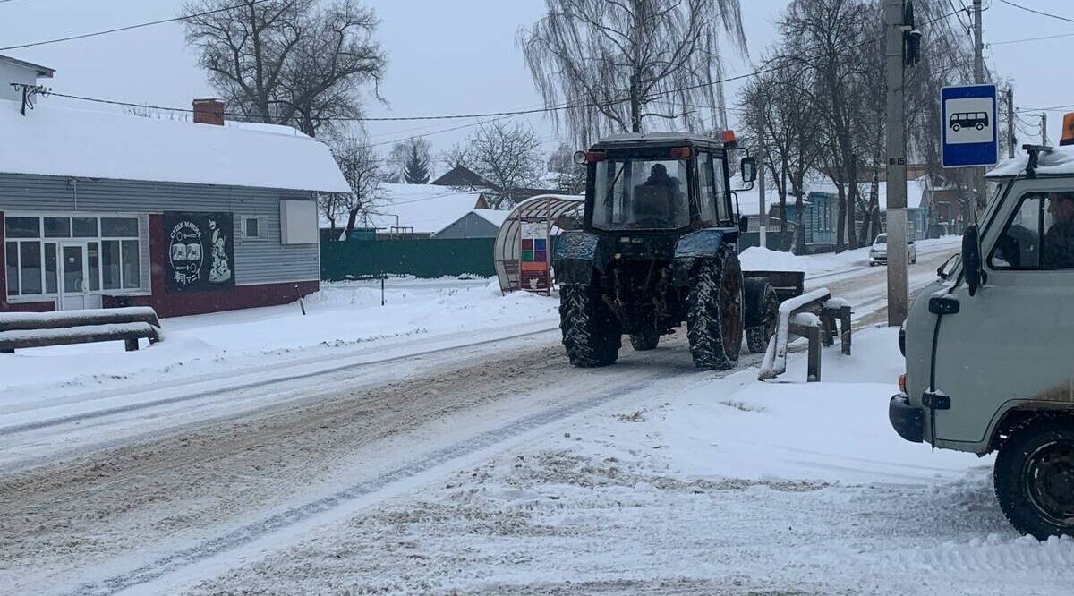 Стародубский округ расчищает дороги после недели снегопадов