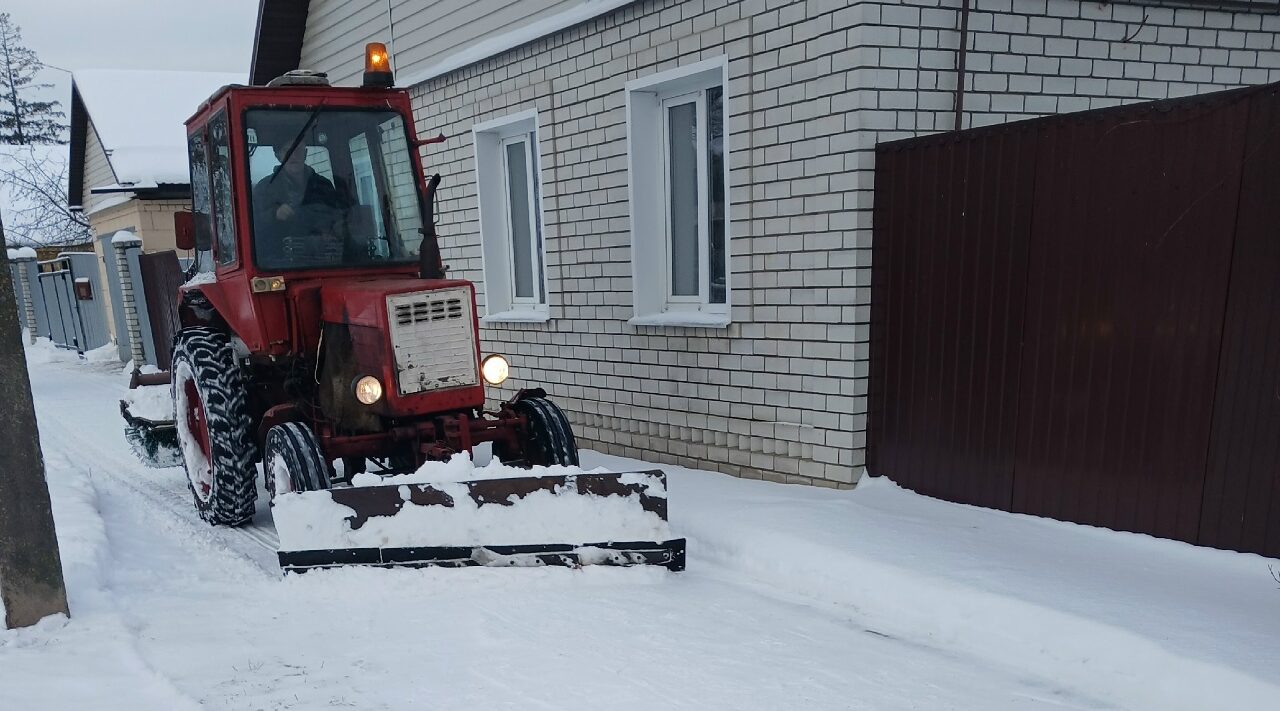 В Карачеве и районе продолжаются   работы по уборке снега