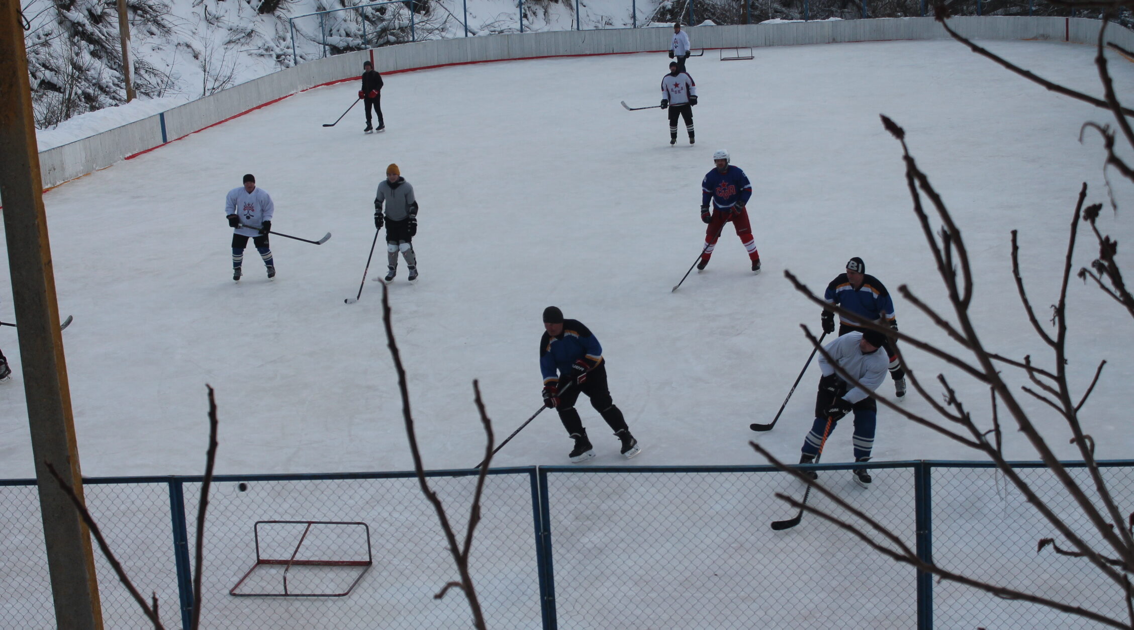 В Карачевском районе три зимних катка готовы к приёму любителей активного отдыха