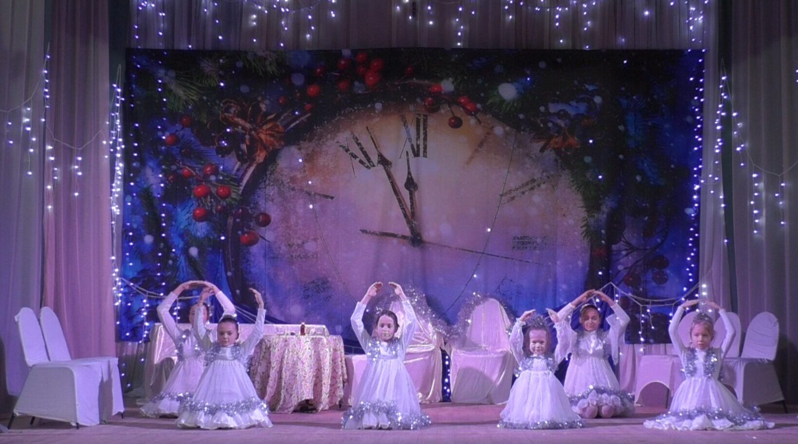 В Берёзовском Доме культуры показали новогоднюю сказку «Золушка»