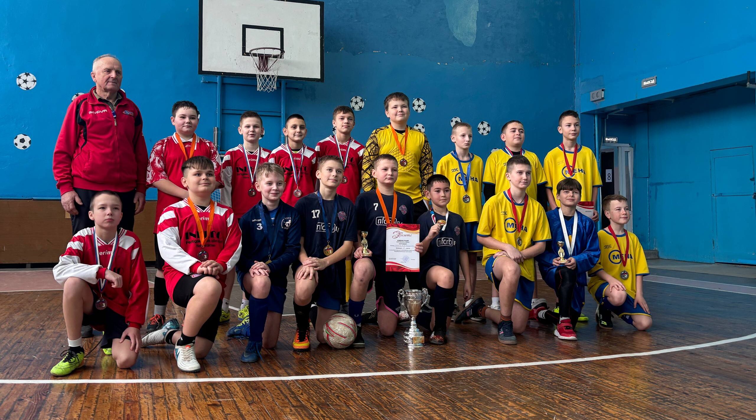 В Карачевском районе состоялся новогодний турнир по мини-футболу среди школьников