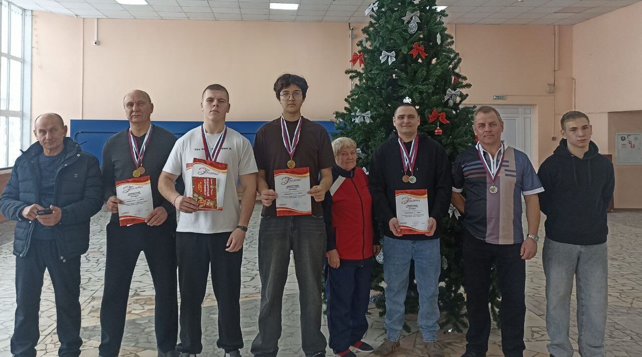 В районном Доме культуры прошли новогодние соревнования по настольному теннису