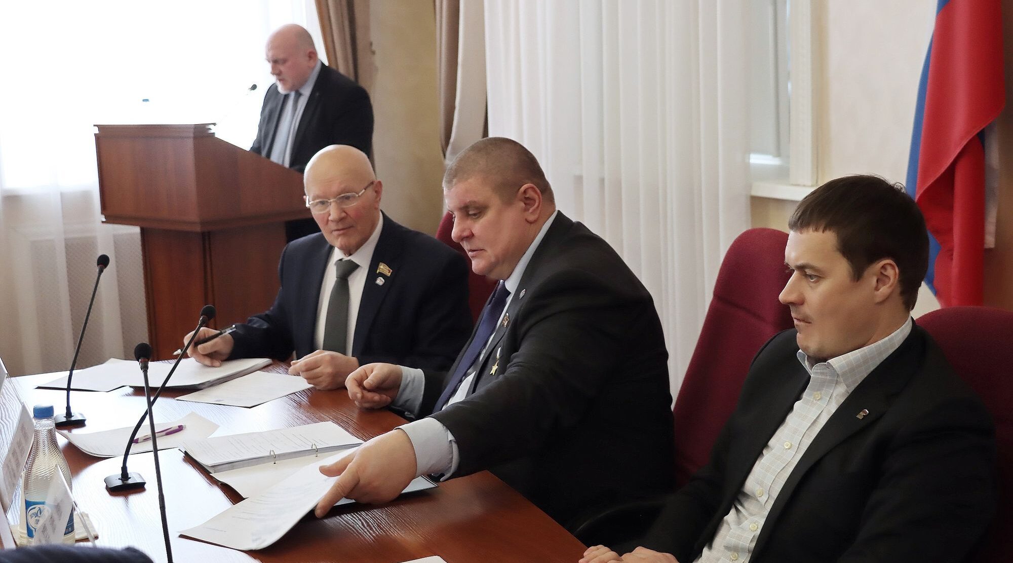 Брянские депутаты поддержат детский спорт и усилят защиту молодежи в сети