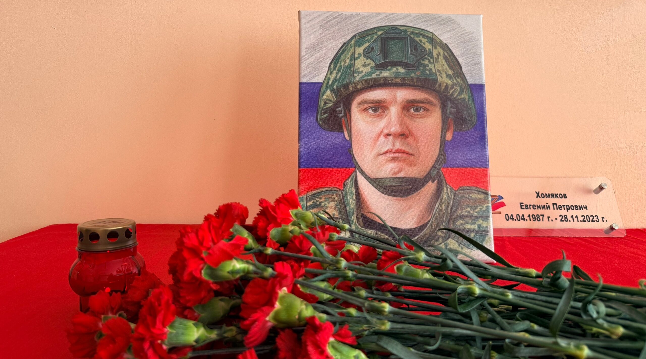 Десятый портрет героя СВО открыли на стене памяти в Карачевском филиале