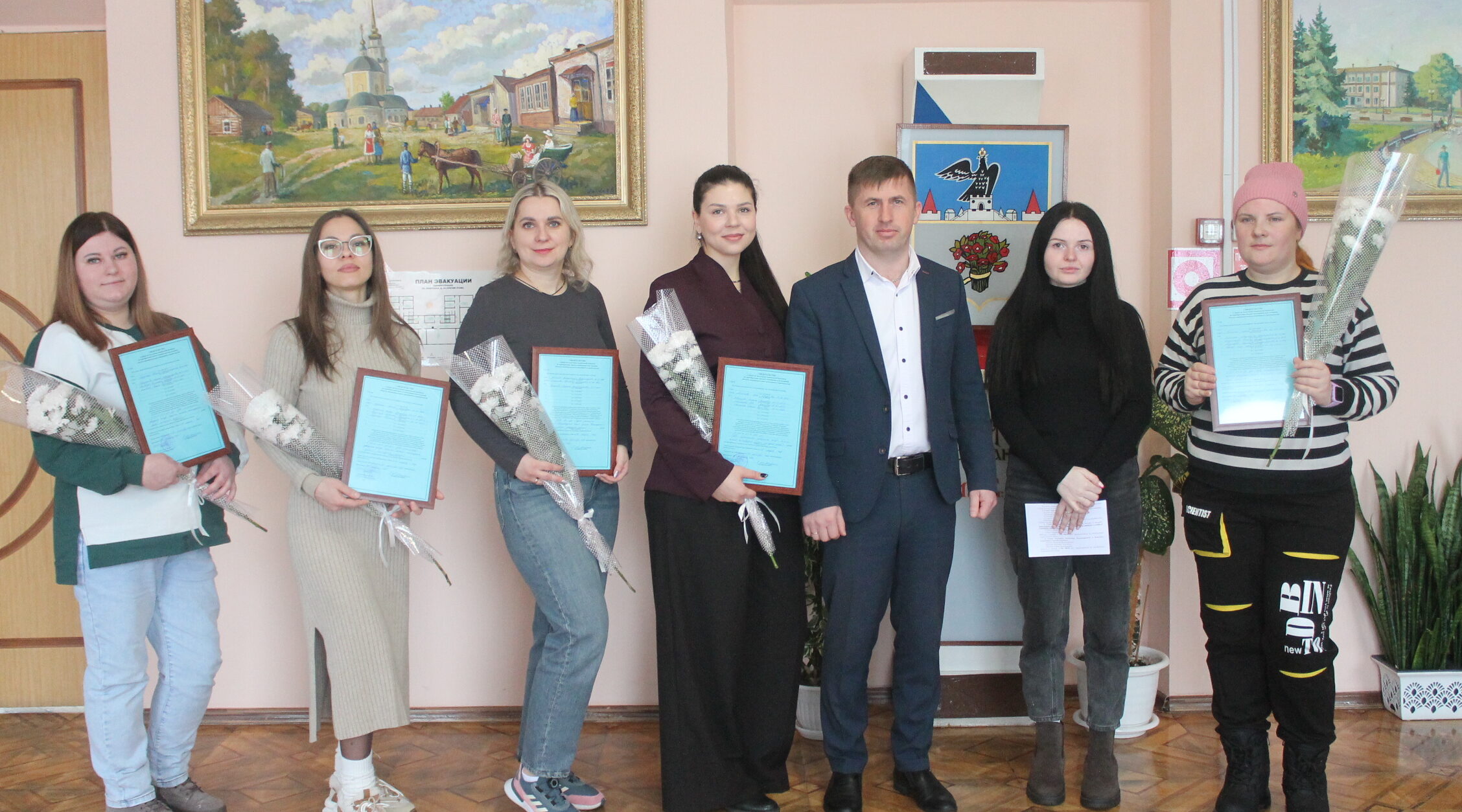 Шесть молодых семей Карачевского района получили сертификаты на жилье