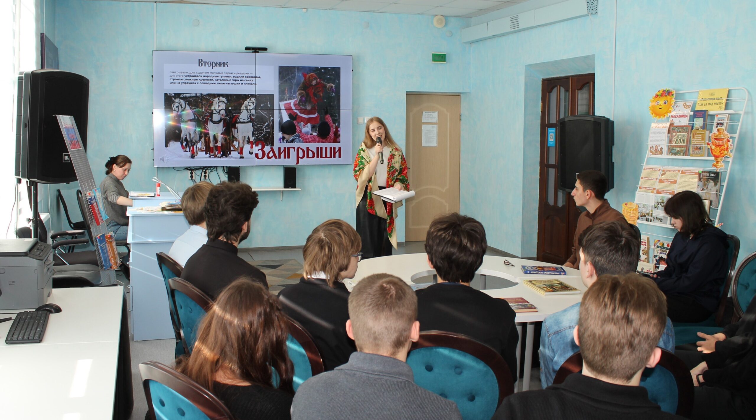 В карачевской библиотеке прошли фольклорные посиделки «Русская, старинная, румяная да блинная»