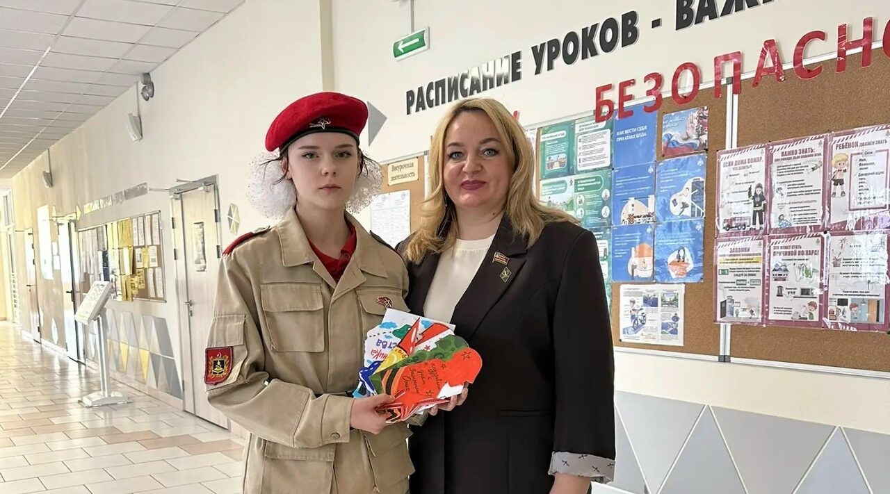 В брянской школе №72 пополнились ряды юнармейцев