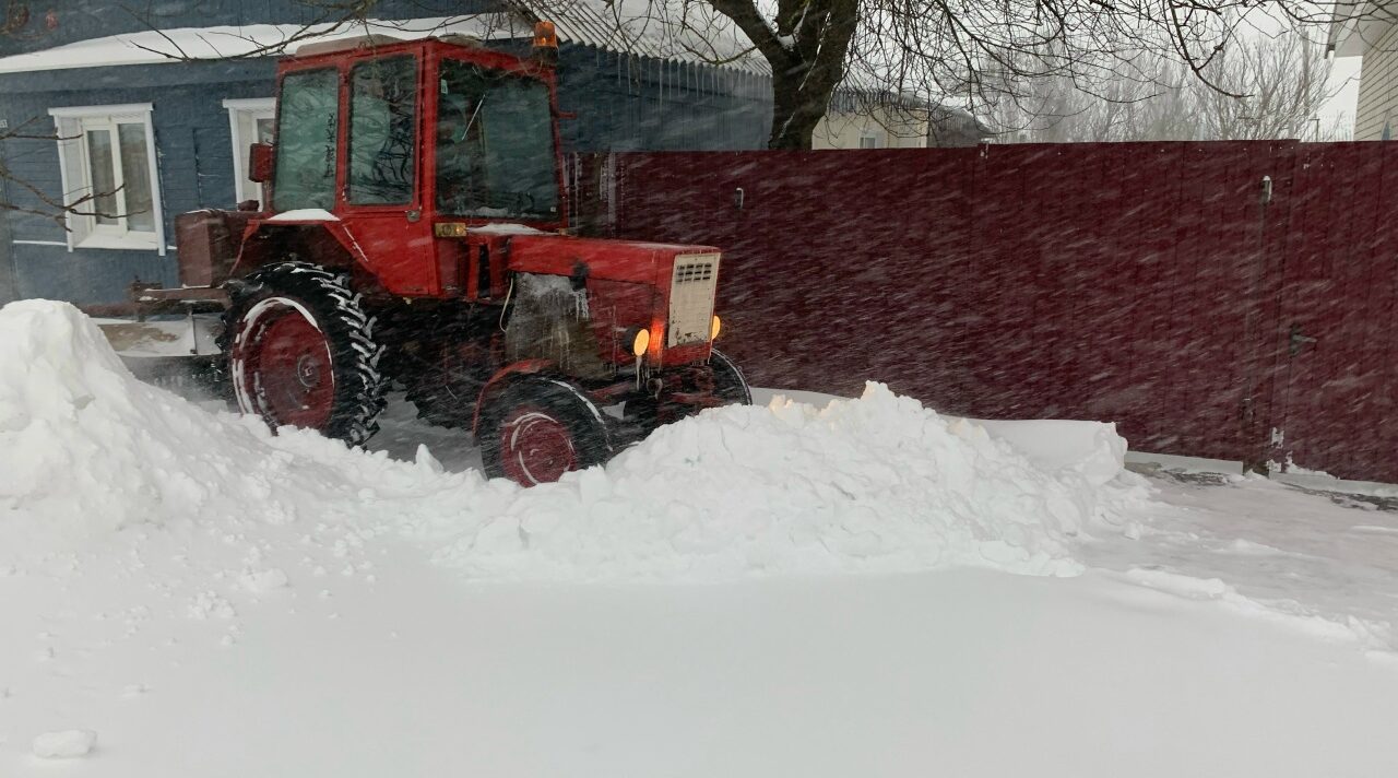 Карачевский район встречает утро аномальным снегопадом