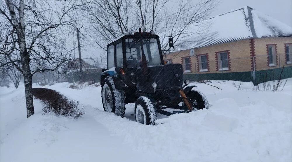 В Карачеве и районе продолжается расчистка дорог от последствий снегопада